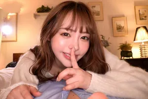Mạnh Mẽ rất hay ve vãn. Tối nay, một người vợ 32 tuổi rất hấp dẫn. Cô ấy có búi tóc lớn cỡ D. Cô ấy vặn mình và được em trai phục vụ. Cô ấy rất thoải mái.