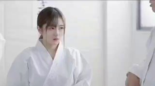 Nghỉ hè về quê, cậu thanh niên mới lớn được chị nhà đối diện đã có chồng yêu đưa vào đời